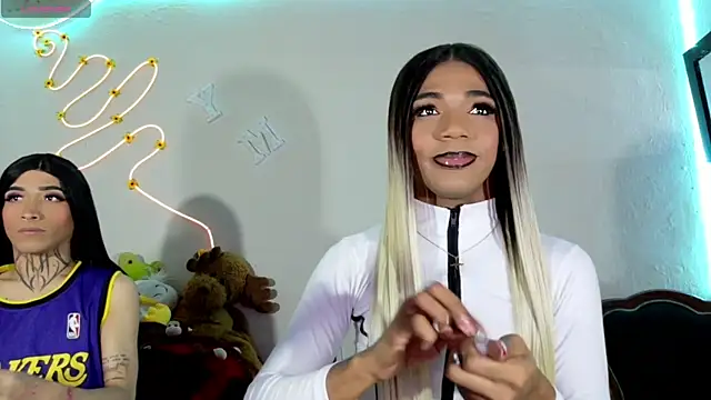 Snapshot of violeta_E_ chatting on June 2, 2026, 5:18 am violeta E online show from June 2, 2026, 5:18 am