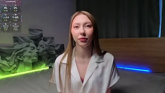 KristyStromain online show from June 2, 2026, 1:05 am