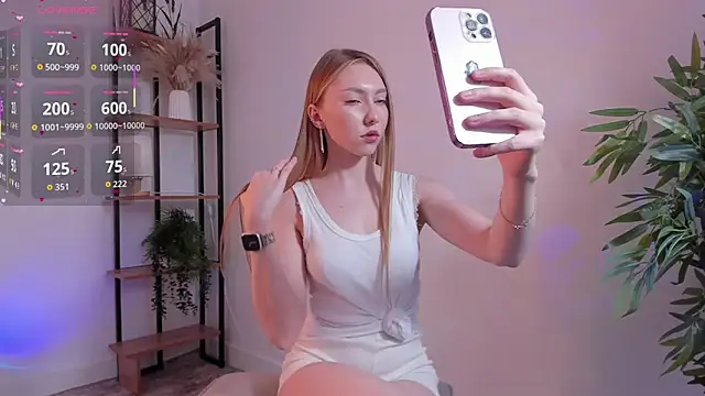 KristyStromain online show from May 30, 2026, 1:01 am