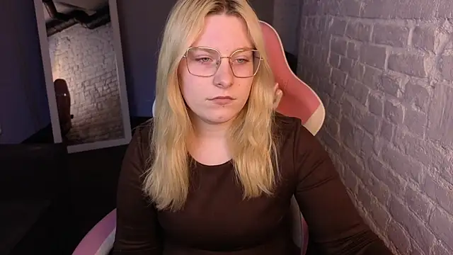 StellaVanilla online show from May 28, 2026, 10:54 am