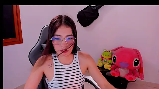 Scarleth Ferrec online show from May 20, 2026, 6:49 pm