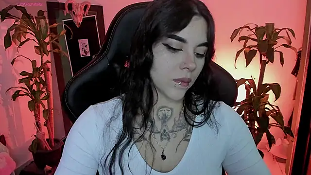 Snapshot of MissCharlottte_18 chatting on July 17, 2026, 2:31 am MissCharlottte 18 online show from July 17, 2026, 2:31 am