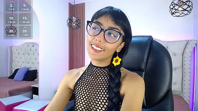 Snapshot of Violett_Gardenn chatting on May 29, 2026, 7:53 pm Violett Gardenn online show from May 29, 2026, 7:53 pm