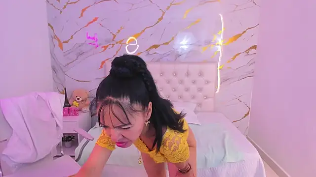 Snapshot of vanessa__castro chatting on May 22, 2026, 3:37 am vanessa castro online show from May 22, 2026, 3:37 am