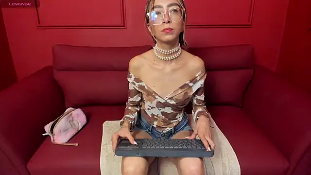 Snapshot of HannaCarttier_ chatting on May 30, 2026, 12:55 pm HannaCarttier online show from May 30, 2026, 12:55 pm