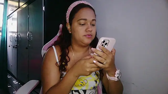 Snapshot of saramichell445734 chatting on May 26, 2026, 12:36 pm saramichell445734 online show from May 26, 2026, 12:36 pm