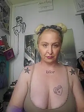NutNmyGUTdaddy online show from June 18, 2026, 10:09 am