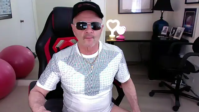hotdadbod online show from March 15, 2025, 8:32 pm