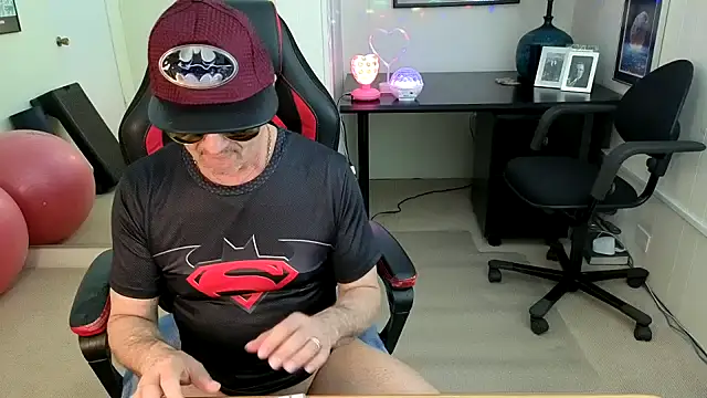 hotdadbod online show from September 8, 2025, 8:41 pm