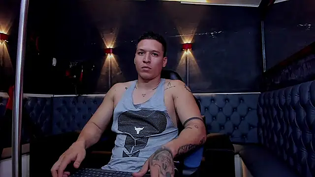 Snapshot of lucassimone_ chatting on May 16, 2026, 4:00 am lucassimone online show from May 16, 2026, 4:00 am