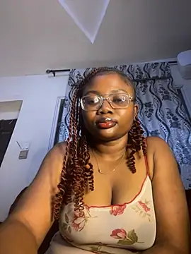 Snapshot of Creamyyystar chatting on July 12, 2026, 11:05 pm Creamyyystar online show from July 12, 2026, 11:05 pm