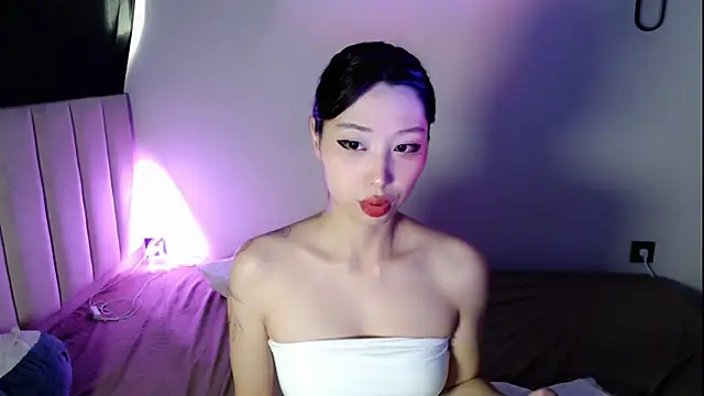 neverstoplovingme online show from May 28, 2026, 3:36 am