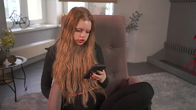 Snapshot of ShirleeToso chatting on May 13, 2026, 12:23 pm ShirleeToso online show from May 13, 2026, 12:23 pm