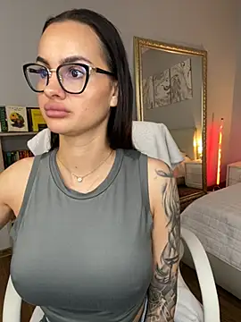 BabyyGirll  online show from June 18, 2026, 9:14 am
