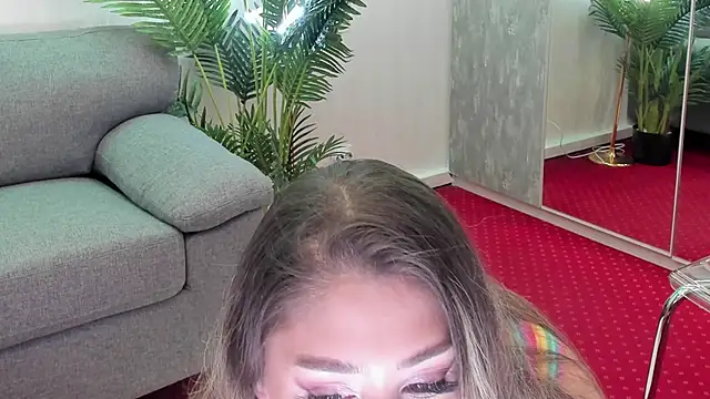 Snapshot of VivianneNicole chatting on May 17, 2026, 7:36 pm VivianneNicole online show from May 17, 2026, 7:36 pm