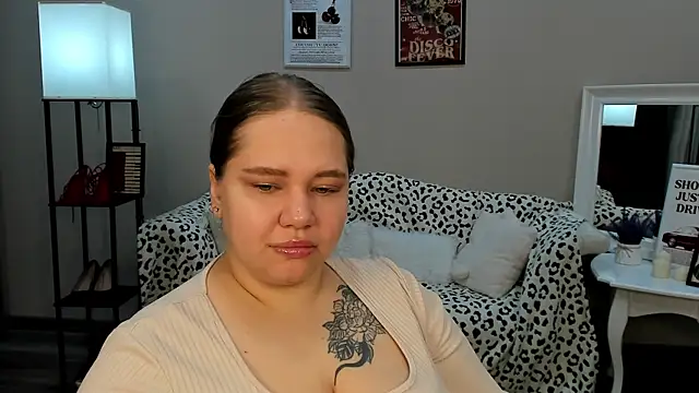 Snapshot of DianaKristol chatting on May 17, 2026, 5:35 pm DianaKristol online show from May 17, 2026, 5:35 pm