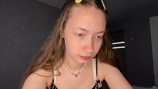 Snapshot of Emily_Mur_ chatting on June 4, 2026, 5:01 am Emily Mur online show from June 4, 2026, 5:01 am