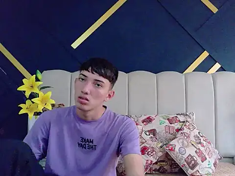 Snapshot of MichaelVasquex chatting on May 25, 2026, 12:37 pm MichaelVasquex online show from May 25, 2026, 12:37 pm