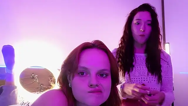 MoonkissGirls online show from June 19, 2026, 8:03 pm