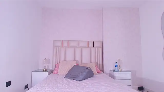 Snapshot of mia_velvett_ chatting on July 15, 2026, 12:01 pm mia velvett online show from July 15, 2026, 12:01 pm