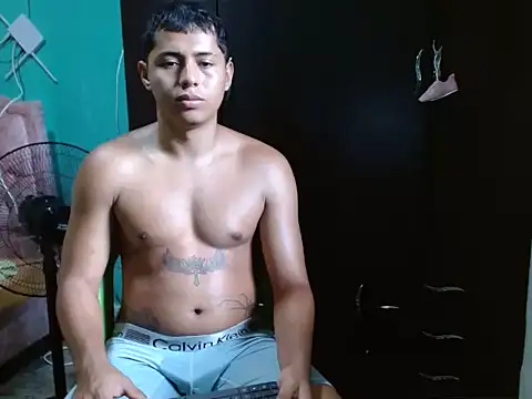 Snapshot of Lil_condor_baby chatting on June 25, 2026, 5:51 pm Lil condor baby online show from June 25, 2026, 5:51 pm