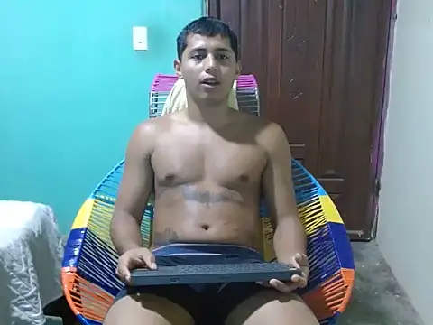 Snapshot of Lil_condor_baby chatting on July 7, 2026, 7:28 pm Lil condor baby online show from July 7, 2026, 7:28 pm