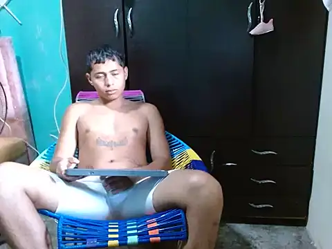 Snapshot of Lil_condor_baby chatting on June 24, 2026, 5:00 pm Lil condor baby online show from June 24, 2026, 5:00 pm