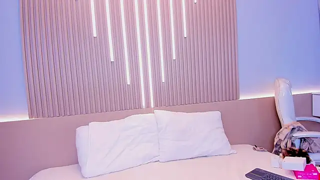 Snapshot of Amara_lune chatting on July 15, 2026, 3:35 am Amara lune online show from July 15, 2026, 3:35 am