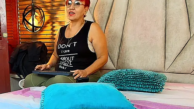 isabella luxet online show from July 11, 2026, 12:38 pm