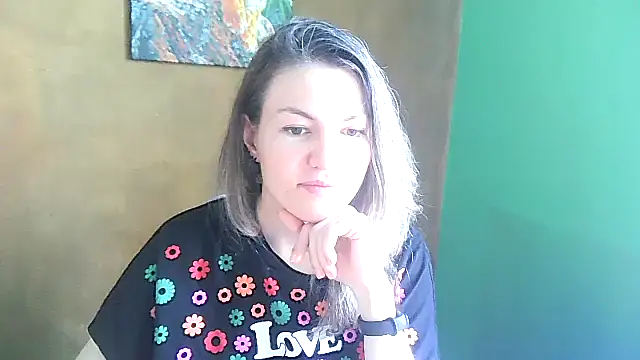 Snapshot of Margarett chatting on May 22, 2026, 10:24 am Margarett online show from May 22, 2026, 10:24 am