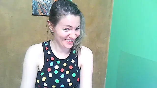 Snapshot of Margarett chatting on May 16, 2026, 10:42 pm Margarett online show from May 16, 2026, 10:42 pm
