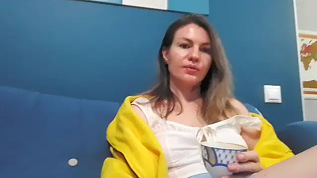 Snapshot of Margarett chatting on May 27, 2026, 4:36 pm Margarett online show from May 27, 2026, 4:36 pm