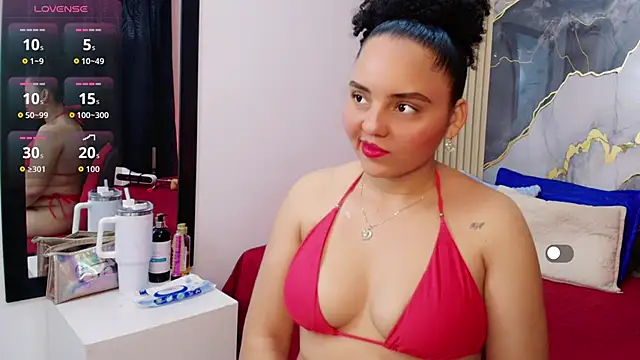Snapshot of Sol__Latina chatting on May 26, 2026, 12:14 pm Sol Latina online show from May 26, 2026, 12:14 pm