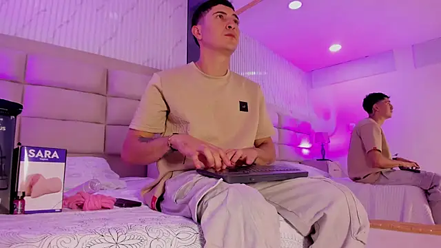 Snapshot of Diamondss_1 chatting on July 2, 2026, 8:59 pm Diamondss 1 online show from July 2, 2026, 8:59 pm