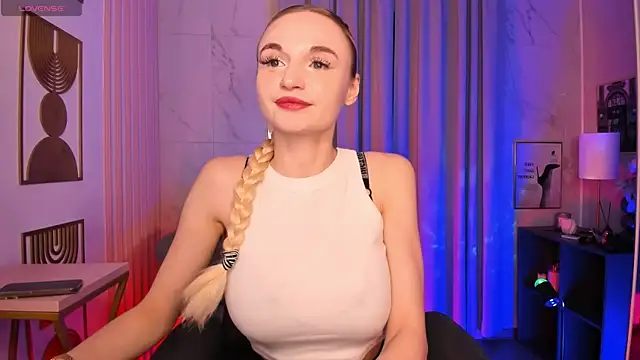 Snapshot of Mila__Lux chatting on July 10, 2026, 9:04 pm Mila Lux online show from July 10, 2026, 9:04 pm