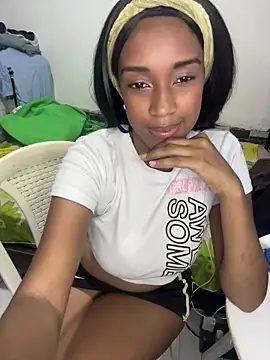 Snapshot of CandyDollXXX chatting on May 13, 2026, 6:26 pm CandyDollXXX online show from May 13, 2026, 6:26 pm