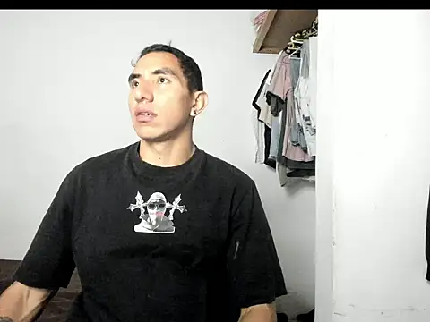 Snapshot of aquiles04 chatting on May 23, 2026, 2:32 am aquiles04 online show from May 23, 2026, 2:32 am