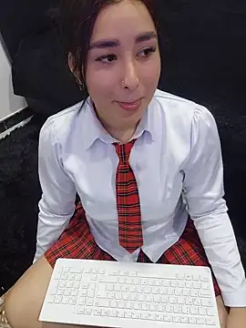 MiaReinig09 online show from May 17, 2026, 5:57 pm