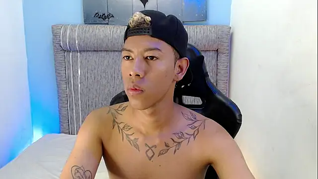 Snapshot of Taylerr_18 chatting on May 18, 2026, 12:44 am Taylerr 18 online show from May 18, 2026, 12:44 am