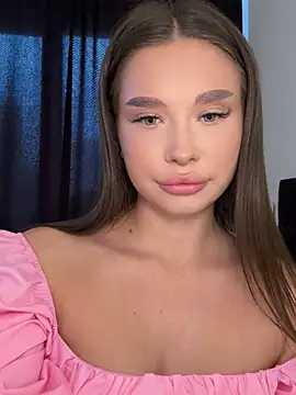 Snapshot of BeautyBella_ chatting on May 18, 2026, 3:17 pm BeautyBella online show from May 18, 2026, 3:17 pm