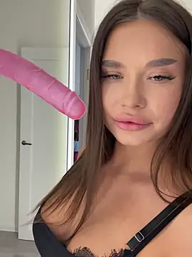 Snapshot of BeautyBella_ chatting on May 17, 2026, 3:45 pm BeautyBella online show from May 17, 2026, 3:45 pm