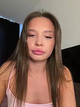 Snapshot of BeautyBella_ chatting on May 19, 2026, 2:57 pm BeautyBella online show from May 19, 2026, 2:57 pm