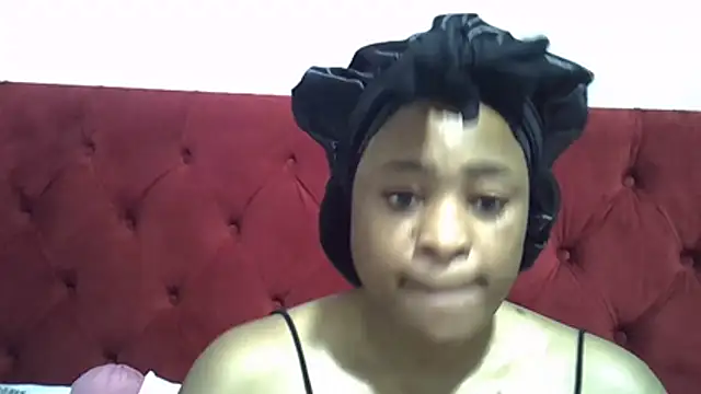 Snapshot of Queenleahx chatting on May 30, 2026, 6:53 am Queenleahx online show from May 30, 2026, 6:53 am