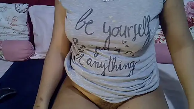Snapshot of Queenleahx chatting on June 6, 2026, 6:40 am Queenleahx online show from June 6, 2026, 6:40 am