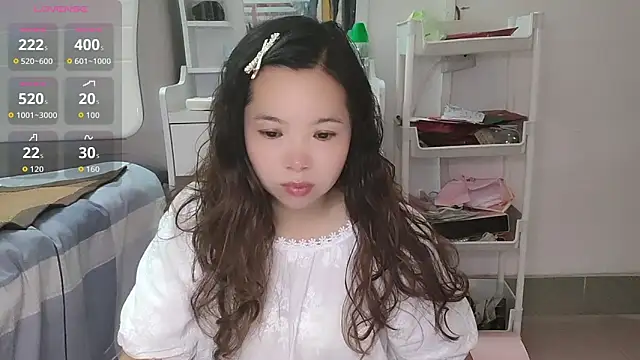 Snapshot of F-Yingying chatting on May 23, 2026, 4:55 am F-Yingying online show from May 23, 2026, 4:55 am