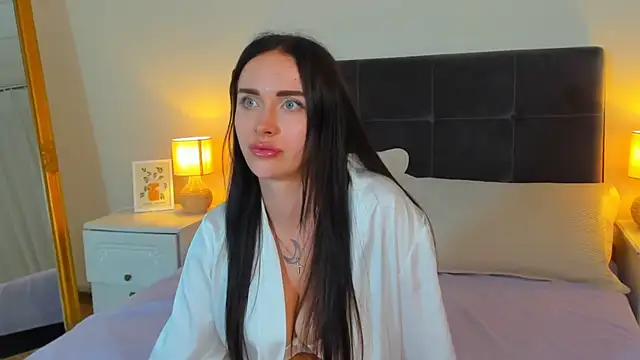 KellyWhites online show from July 16, 2026, 5:37 am