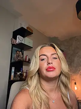 CharlottemilfUKx online show from May 28, 2026, 11:10 pm