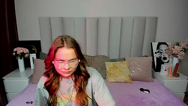 KattyWests online show from June 25, 2026, 1:25 am
