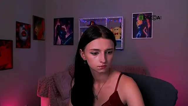 caroline honeyy online show from June 11, 2026, 12:46 pm