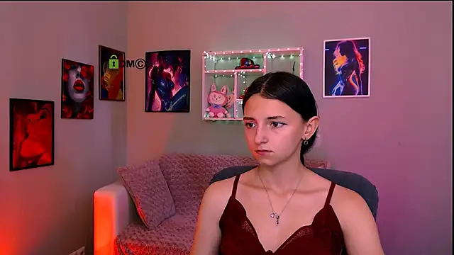 caroline honeyy online show from June 16, 2026, 9:42 am
